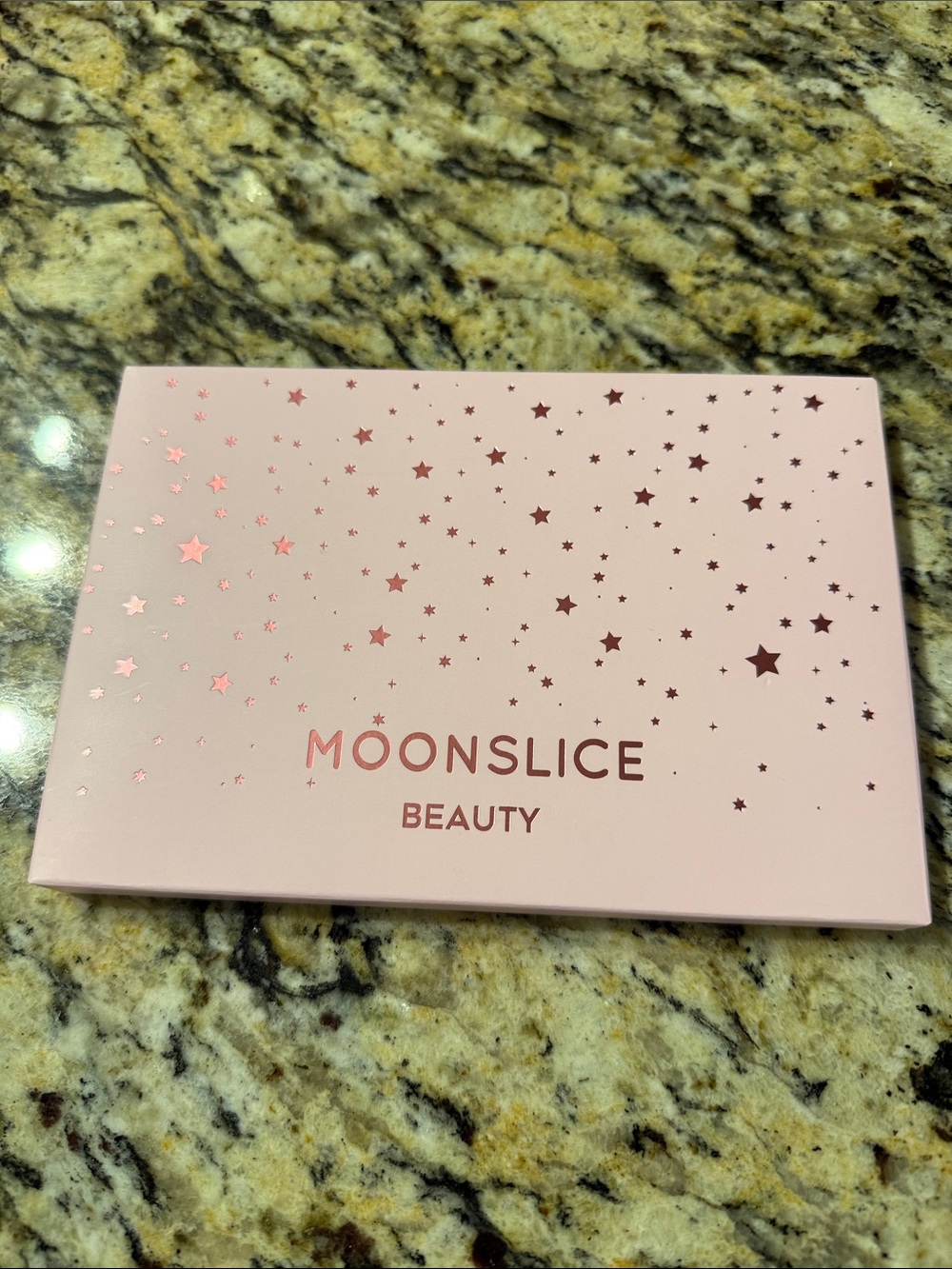 MOONSLICE BEAUTY
EYESHADOW PALETTE 
NEW